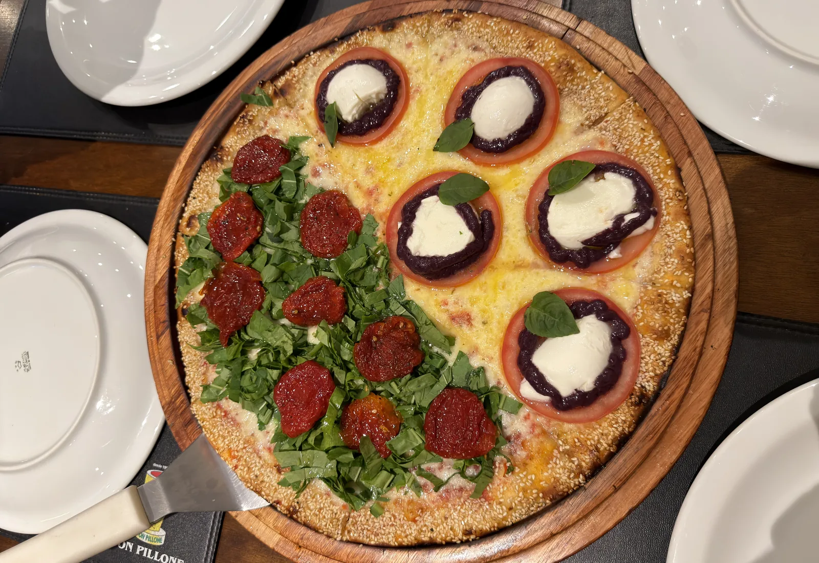 Pizza artesanal da Dom Pillone com ingredientes frescos